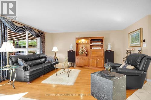 15 Bellrock Crescent, London, ON - Indoor Photo Showing Living Room