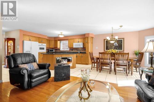 15 Bellrock Crescent, London, ON - Indoor Photo Showing Living Room