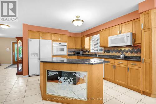 15 Bellrock Crescent, London, ON - Indoor Photo Showing Kitchen