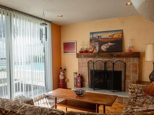 Salon - 515 Rue Hocquart, Laval (Duvernay), QC - Indoor Photo Showing Living Room With Fireplace