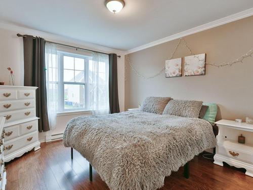 Master bedroom - 201-60 Rue Majeau, L'Épiphanie, QC - Indoor Photo Showing Bedroom