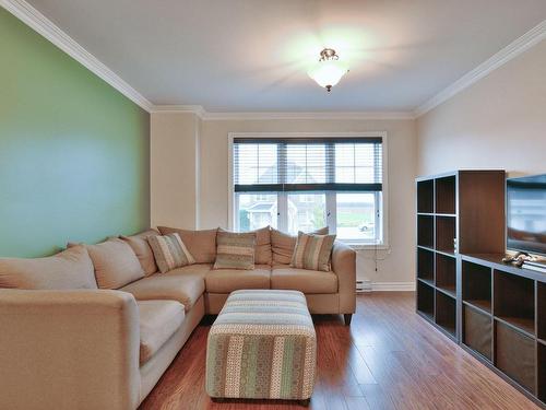 Living room - 201-60 Rue Majeau, L'Épiphanie, QC - Indoor Photo Showing Living Room