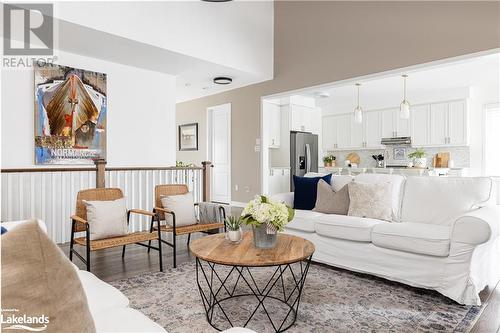 31 Hunter Place, Bracebridge, ON - Indoor Photo Showing Living Room