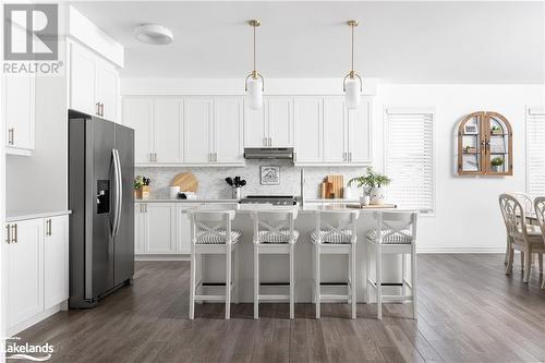 31 Hunter Place, Bracebridge, ON - Indoor Photo Showing Kitchen With Upgraded Kitchen