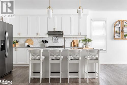 31 Hunter Place, Bracebridge, ON - Indoor Photo Showing Kitchen With Upgraded Kitchen