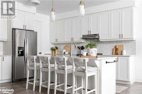 31 Hunter Place, Bracebridge, ON - Indoor Photo Showing Kitchen With Upgraded Kitchen