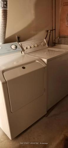 Basmt - 1 Golden Oak Avenue, Richmond Hill, ON - Indoor Photo Showing Laundry Room