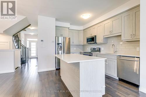 8 Shay Lane, Hamilton, ON - Indoor Photo Showing Kitchen With Stainless Steel Kitchen With Upgraded Kitchen