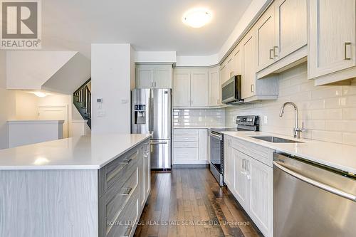 8 Shay Lane, Hamilton, ON - Indoor Photo Showing Kitchen With Stainless Steel Kitchen With Upgraded Kitchen