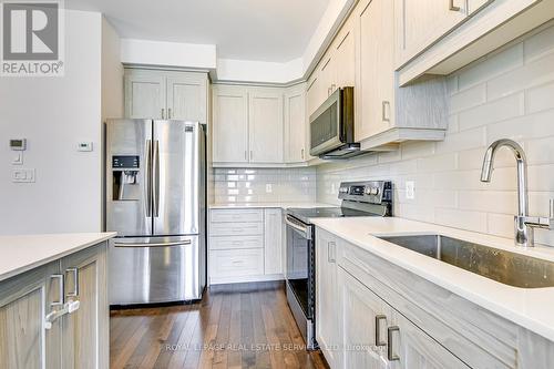 8 Shay Lane, Hamilton, ON - Indoor Photo Showing Kitchen With Stainless Steel Kitchen With Upgraded Kitchen