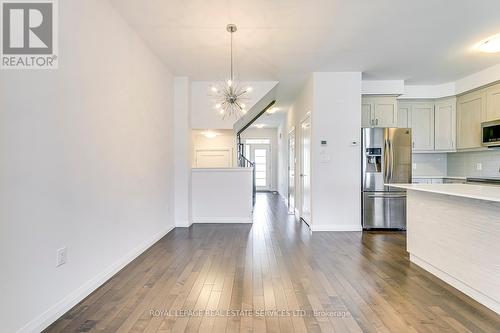 8 Shay Lane, Hamilton, ON - Indoor Photo Showing Kitchen