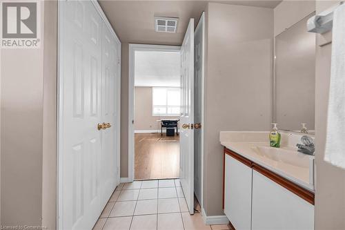 99 Donn Avenue Unit# 605, Stoney Creek, ON - Indoor Photo Showing Bathroom