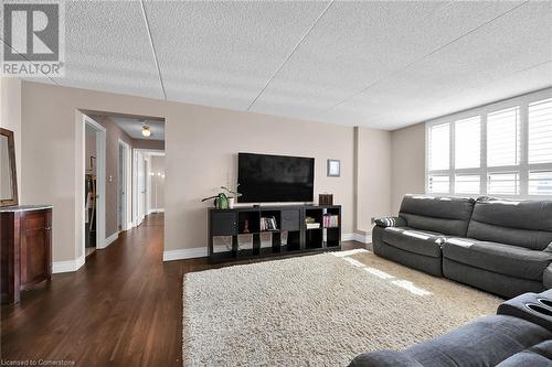 99 Donn Avenue Unit# 605, Stoney Creek, ON - Indoor Photo Showing Living Room