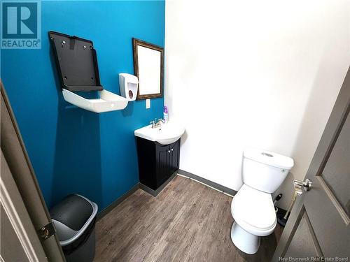 296 Victoria Street, Edmundston, NB - Indoor Photo Showing Bathroom