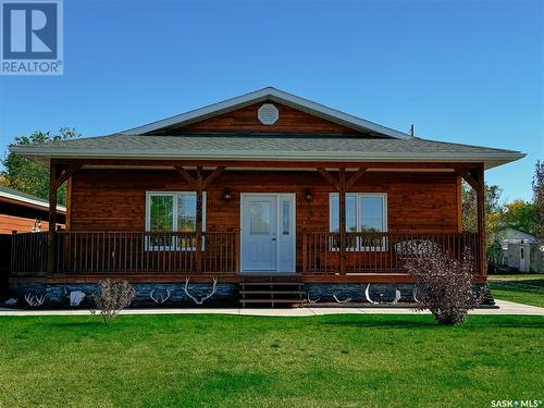 402 Railway Avenue N, Lampman, SK - Outdoor With Deck Patio Veranda