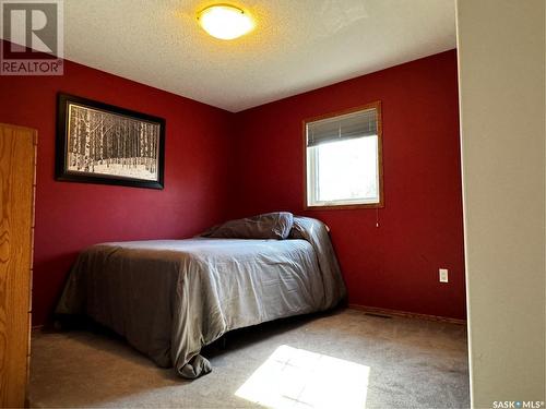 402 Railway Avenue N, Lampman, SK - Indoor Photo Showing Bedroom