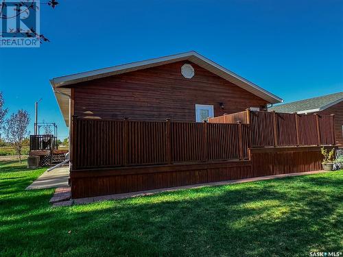 402 Railway Avenue N, Lampman, SK - Outdoor