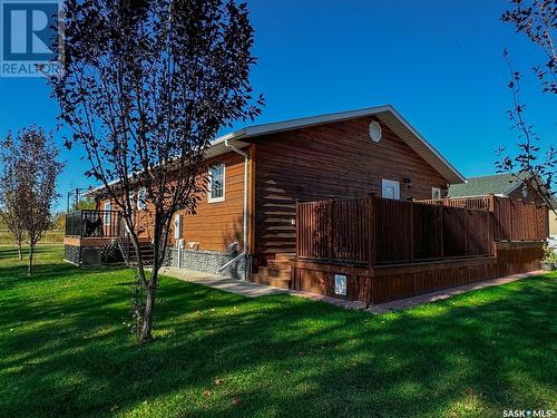 402 Railway Avenue N, Lampman, SK - Outdoor