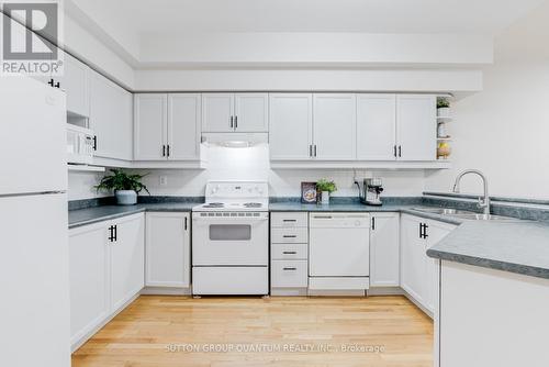 183 Margaret Drive, Oakville, ON - Indoor Photo Showing Kitchen