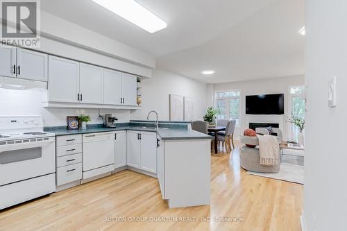 183 Margaret Drive, Oakville, ON - Indoor Photo Showing Kitchen