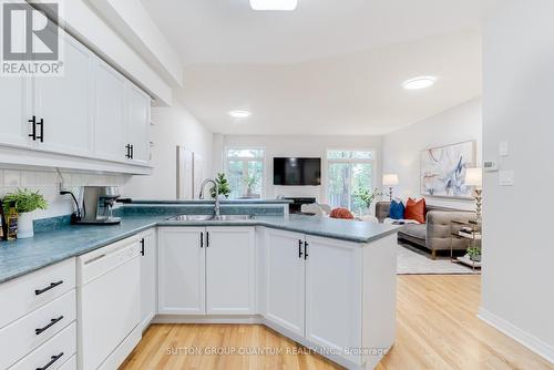 183 Margaret Drive, Oakville, ON - Indoor Photo Showing Kitchen