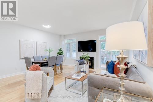 183 Margaret Drive, Oakville, ON - Indoor Photo Showing Living Room