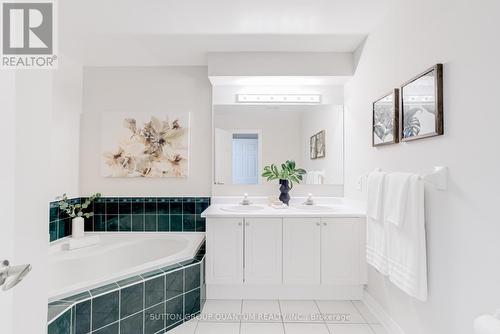 183 Margaret Drive, Oakville, ON - Indoor Photo Showing Bathroom