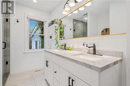 2227 Deyncourt Drive, Burlington, ON - Indoor Photo Showing Bathroom