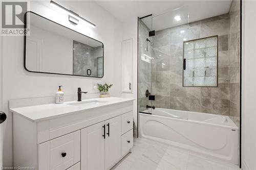 2227 Deyncourt Drive, Burlington, ON - Indoor Photo Showing Bathroom