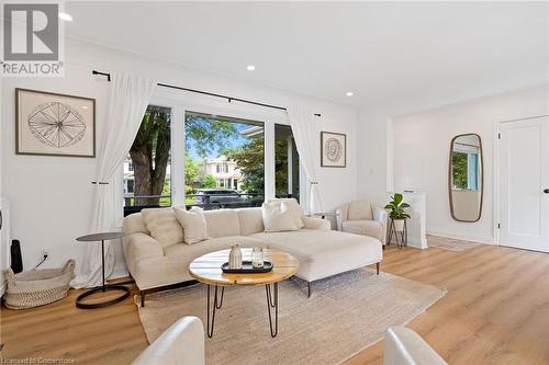 2227 Deyncourt Drive, Burlington, ON - Indoor Photo Showing Living Room