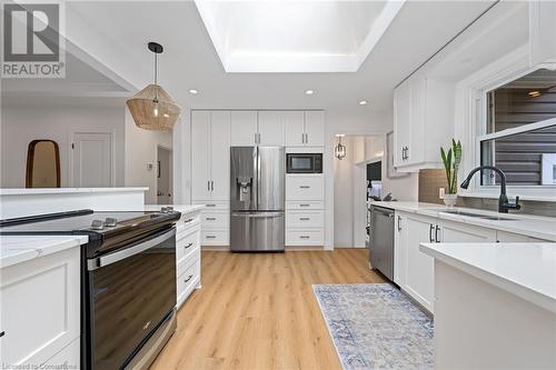 2227 Deyncourt Drive, Burlington, ON - Indoor Photo Showing Kitchen With Upgraded Kitchen