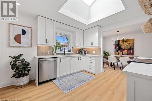 2227 Deyncourt Drive, Burlington, ON - Indoor Photo Showing Kitchen