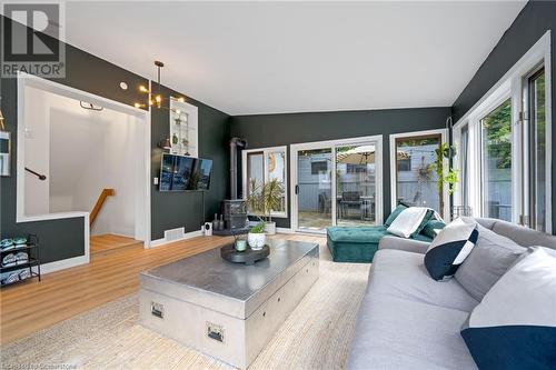 2227 Deyncourt Drive, Burlington, ON - Indoor Photo Showing Living Room