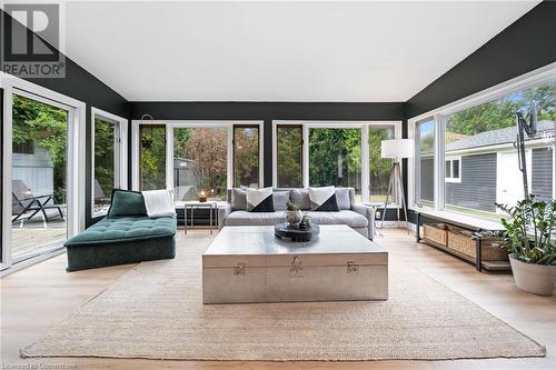 2227 Deyncourt Drive, Burlington, ON -  Photo Showing Living Room