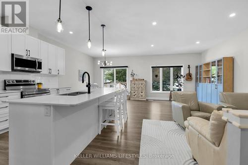 17 - 500 Sunnystone Road, London, ON - Indoor Photo Showing Kitchen With Double Sink With Upgraded Kitchen