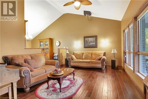 1961 5Th Concession Road W, Flamborough, ON - Indoor Photo Showing Living Room