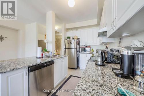 178 Farooq Boulevard, Vaughan, ON - Indoor Photo Showing Kitchen With Stainless Steel Kitchen With Double Sink With Upgraded Kitchen