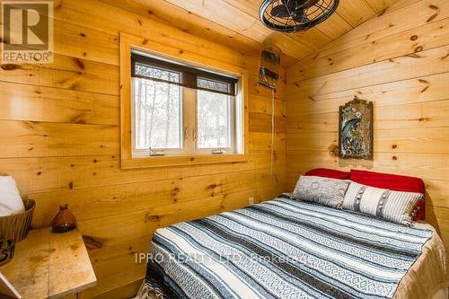 51 Harmony Road, Georgian Bay, ON - Indoor Photo Showing Bedroom