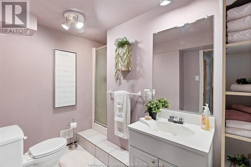 1071 St Louis Avenue, Windsor, ON - Indoor Photo Showing Bathroom