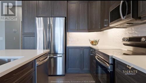 100 Peters Street, Essex, ON - Indoor Photo Showing Kitchen With Upgraded Kitchen