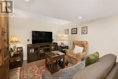 1628 Luxury Avenue, Windsor, ON - Indoor Photo Showing Living Room