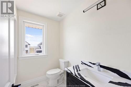 633 Orchards Crescent, Windsor, ON - Indoor Photo Showing Bathroom