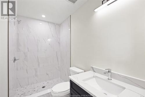 633 Orchards Crescent, Windsor, ON - Indoor Photo Showing Bathroom