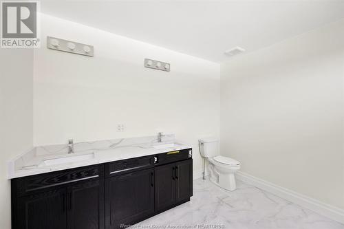 633 Orchards Crescent, Windsor, ON - Indoor Photo Showing Bathroom