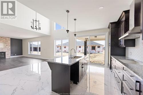 633 Orchards Crescent, Windsor, ON - Indoor Photo Showing Kitchen With Upgraded Kitchen