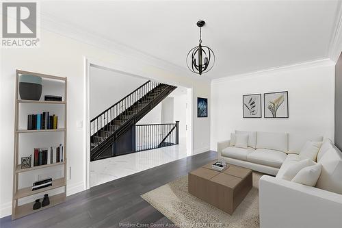 633 Orchards Crescent, Windsor, ON - Indoor Photo Showing Living Room