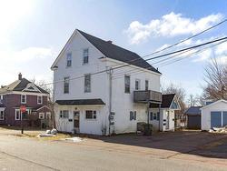 25 Melrose Street  Amherst, NS B4H 3N2