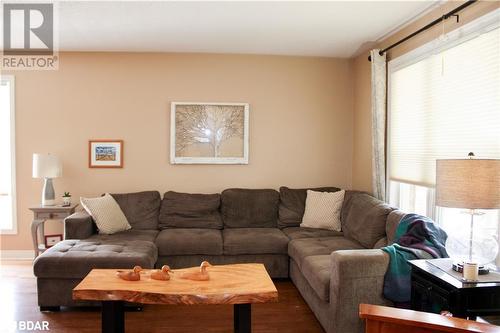 1358 Bobolink Court, Peterborough, ON - Indoor Photo Showing Living Room