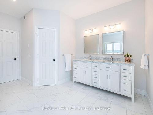 373373 6Th Line, Amaranth, ON - Indoor Photo Showing Bathroom