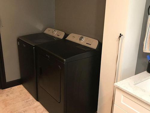 175 Artemesia St N, Southgate, ON - Indoor Photo Showing Laundry Room